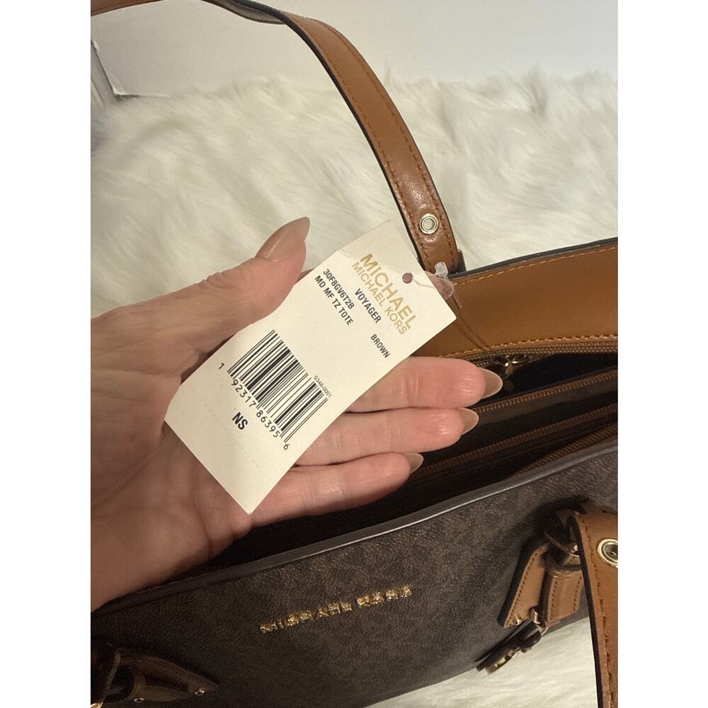 Michael Kors NWT Voyager Medium Logo Tote Bag Pocketbook Brown Zip Drawstring - Picture 11 of 15